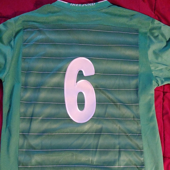 Soccer Jersey Ireland official fan  Apparel Size Medium - Picture 2 of 7